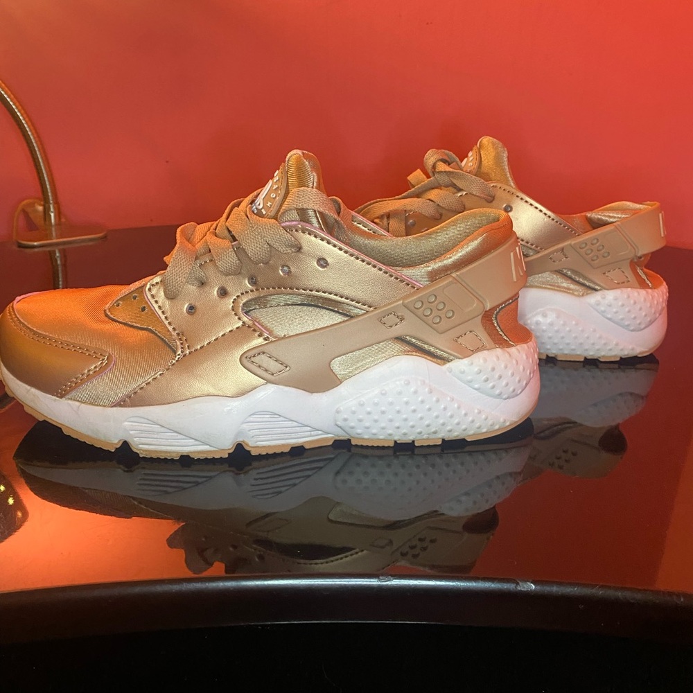 Nike huaraches Women's Metallic Gold Sneakers - Picture 3 of 5